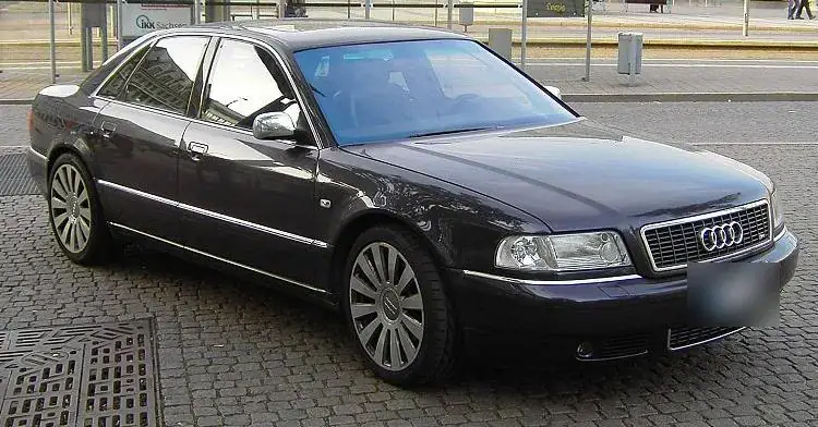 Audi S8 D2 (1996–2002)