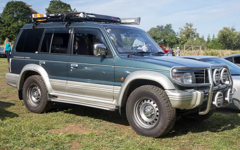Mitsubishi Pajero V20