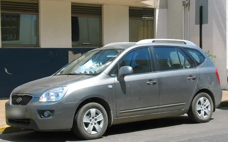 Kia Carens UN (2006-2013)