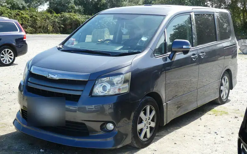 Toyota Noah R70 (2007-2013)