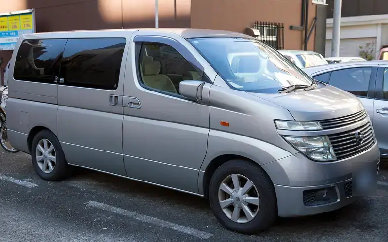 Nissan Elgrand E51 (2002-2004)