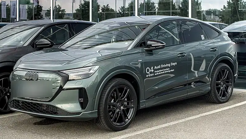 Audi Q4 e-tron FZB Sportback