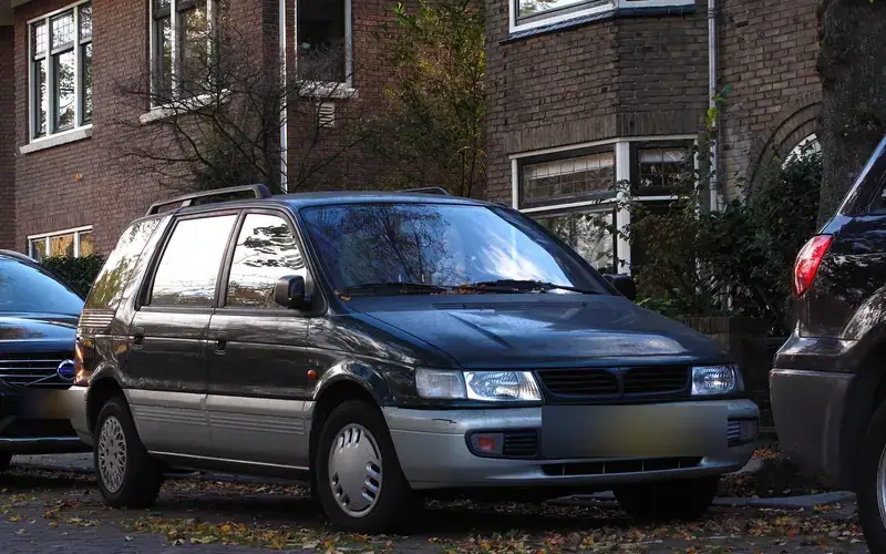 Mitsubishi Space Wagon N40 (1991-1998)