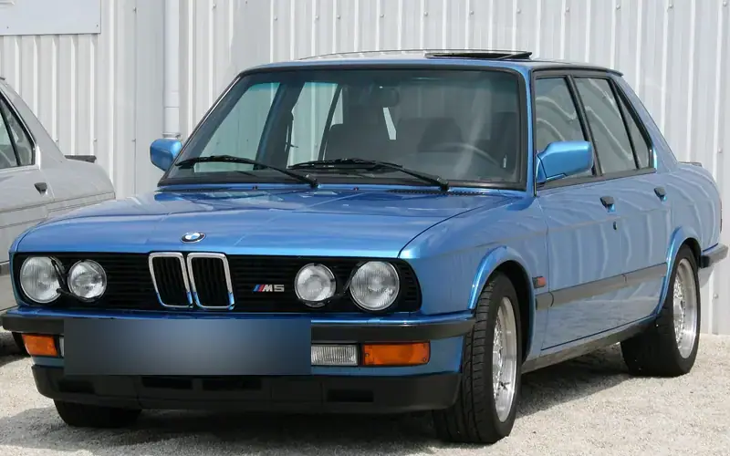 BMW M5 E28 (1985-1987)