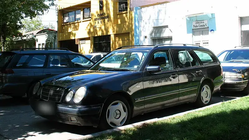 Mercedes-Benz E-Klasse S210 Estate