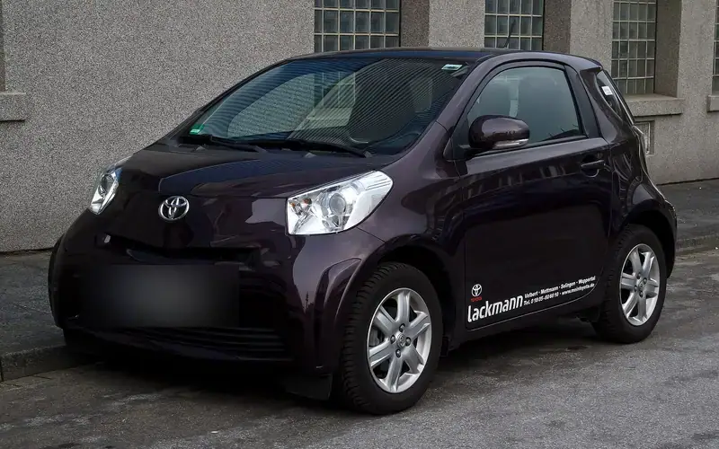 Toyota iQ KGJ10 (2008-2015)