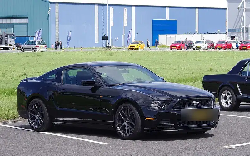 Ford Mustang 5 S197