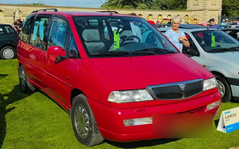 Lancia Zeta 220 (1995-2002)