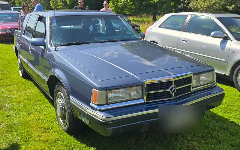 Dodge Dynasty C (1988-1993)