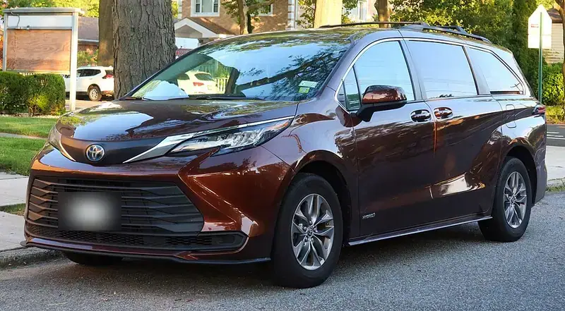 Toyota Sienna XL40