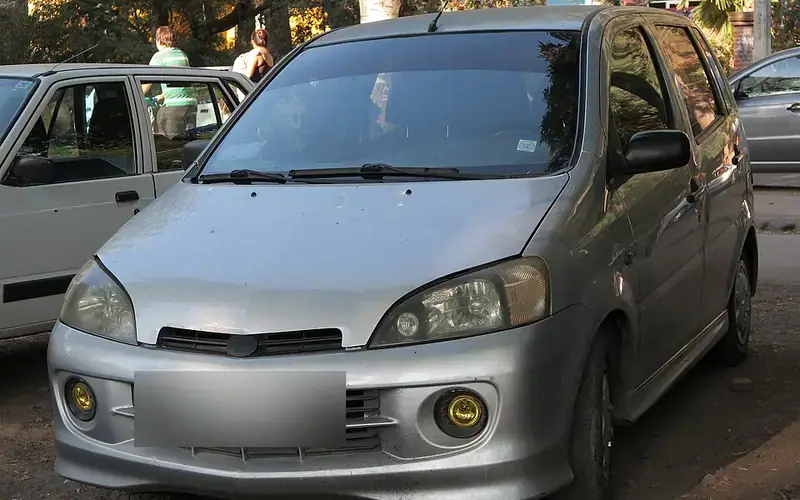 Daihatsu YRV M200 (2000-2005)