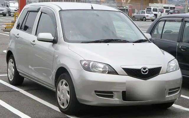Mazda Demio DW Facelift (2000-2003)