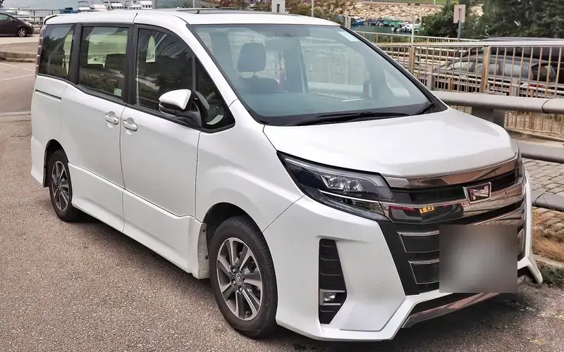 Toyota Noah R80 Facelift (2017-2022)