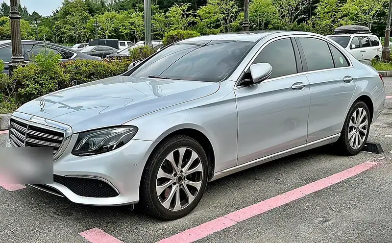 Mercedes-Benz Classe E W213 Berlina