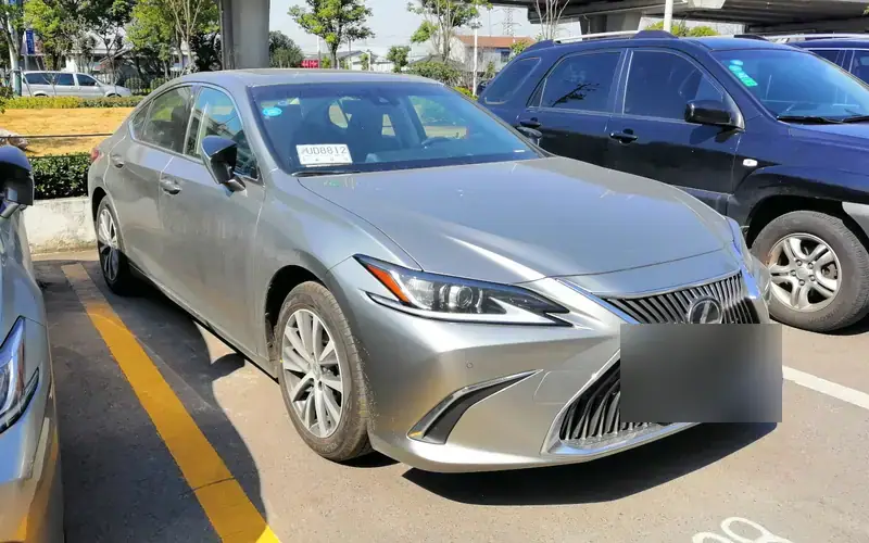 Lexus ES AXZH60