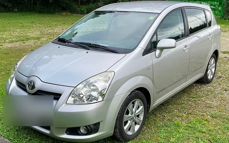 Toyota Verso AR10 (2004-2007)
